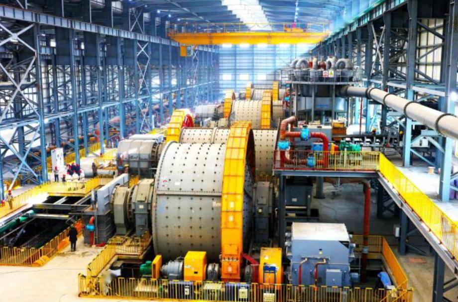 矿物加工自动化:解决传统矿业人力依赖高、生产波动大、安全风险与能效管理难题,实现智能高效生产